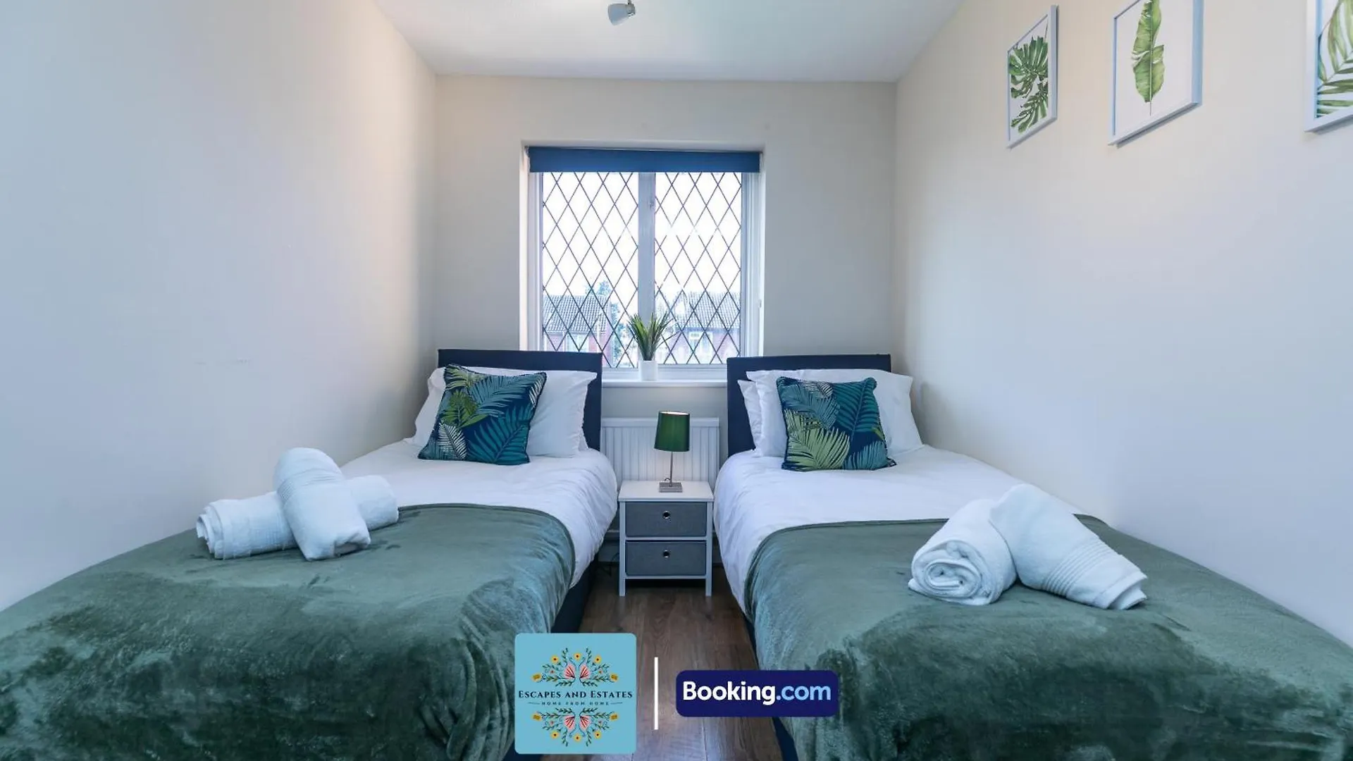 Charming 2-Bedroom House At Escape & Estates Short Lets & Serviced Accommodation Uxbridge With Private Garden & Parking Hillingdon Apartment