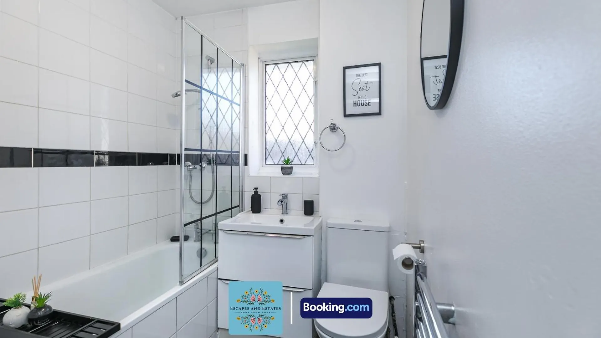 Charming 2-Bedroom House At Escape & Estates Short Lets & Serviced Accommodation Uxbridge With Private Garden & Parking Hillingdon Apartment
